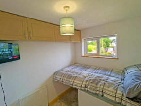 Cosy Single Room, Smart TV, 5 Minute Walk from Train Station